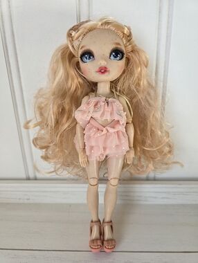 Rainbow High Victoria Whitman Fashion Doll MGA Entertainment 10"